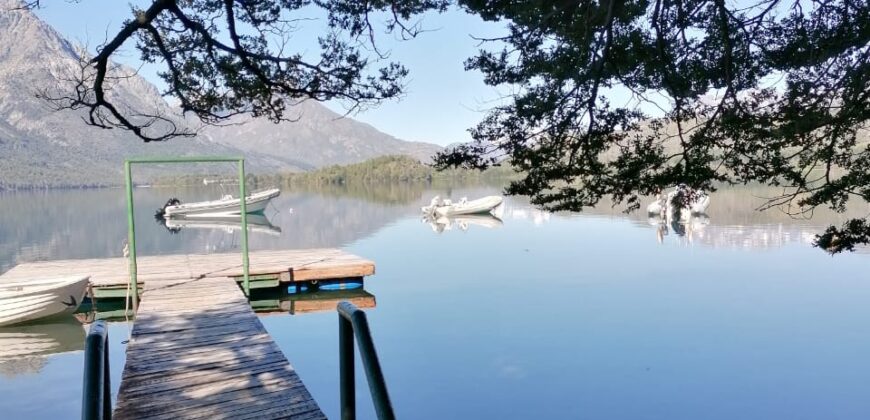 CABAÑA frente al LAGO CHOLILA – Provincia de Chubut