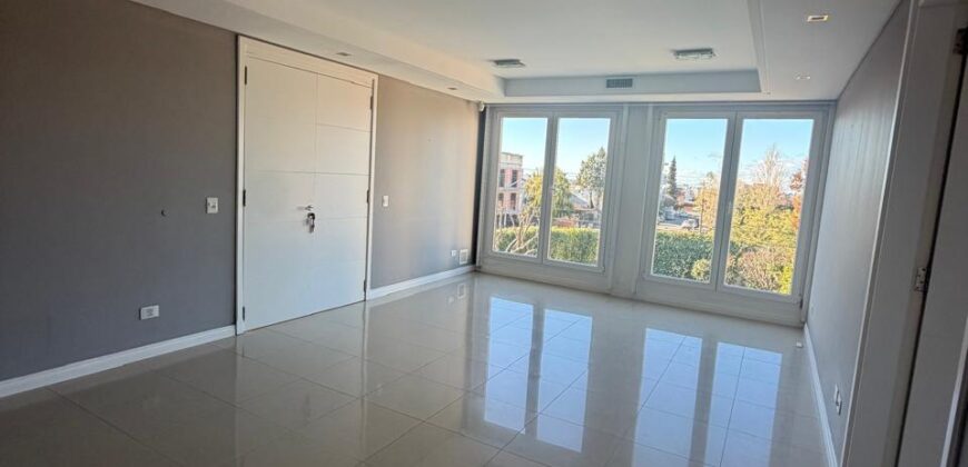 EXCEPCIONAL CASA CON PILETA